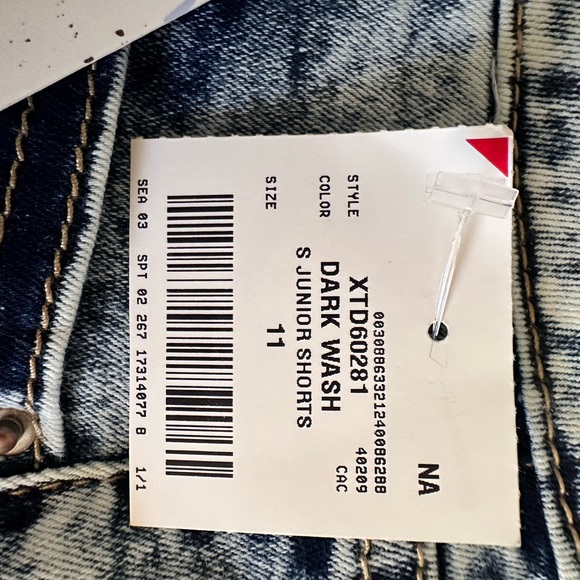 NWT Stretch denim shorts - Picture 5 of 6